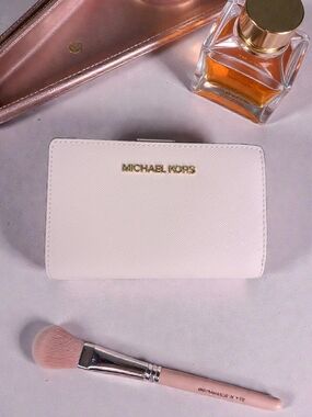 Michael Kors Jet Set Travel Medium Bifold Wallet - Powder Blush Pink (NWT)